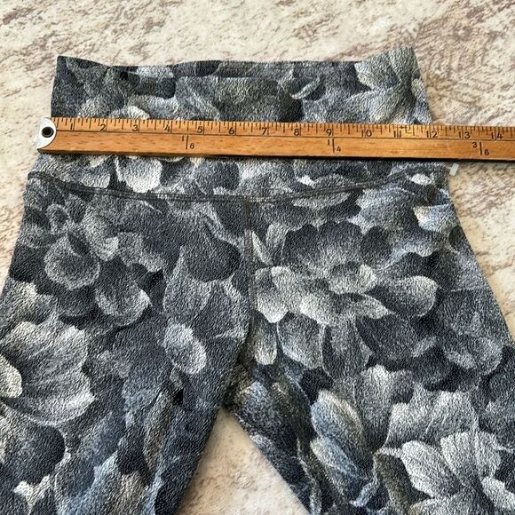 Athleta elation Floral Patterned textured Leggings XS - Picture 4 of 9